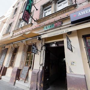 Budapest Party Hostel At Udvarom